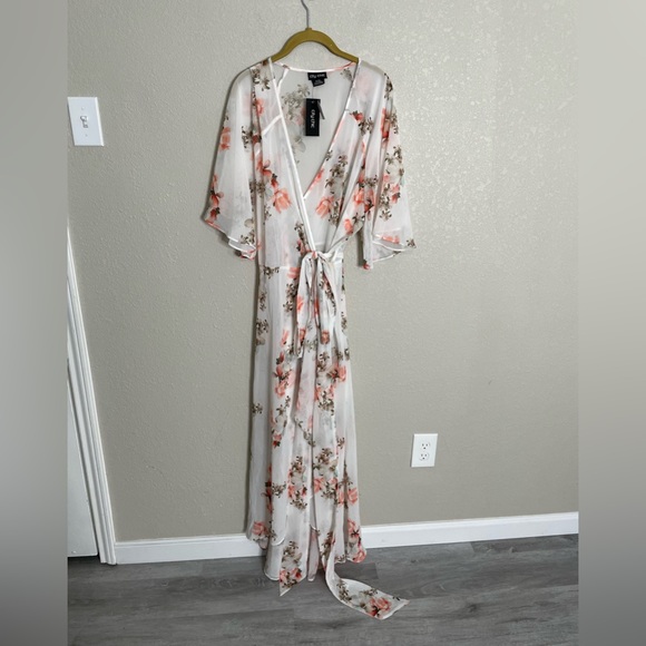 City Chic NWT Lotus Lust Maxi Wrap Dress Floral White XL/22 - Picture 5 of 8